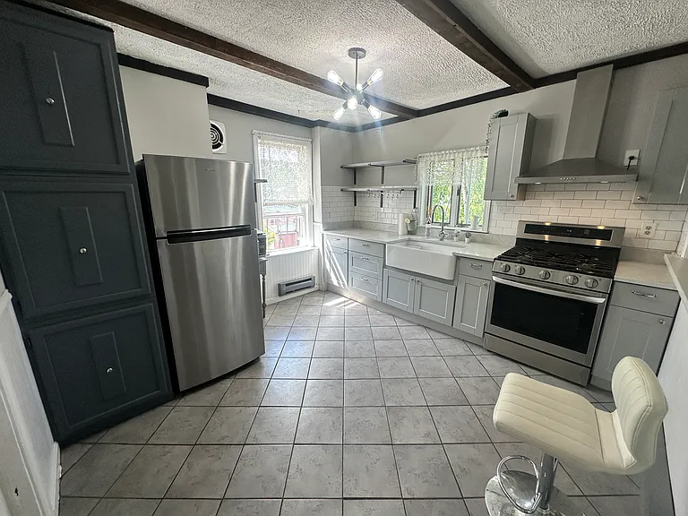 203 3rd St #3 — Photo 3