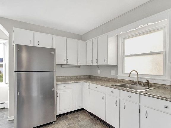 4th image of 38 E Main St Floor 1