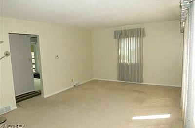 4th image of 9758 Sunny Ln