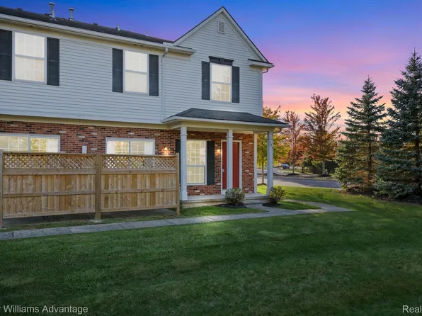 303 Riversedge Dr #10, Saline, MI 48176