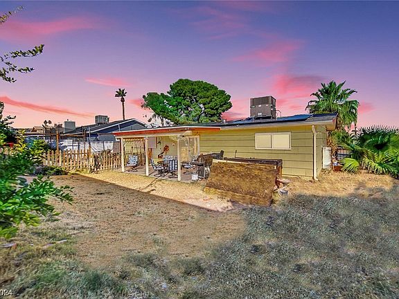 3rd image of 3965 Chinchilla Ave
