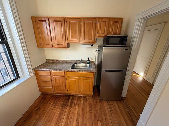 5th image of 31 Saint Lukes Rd APT 10