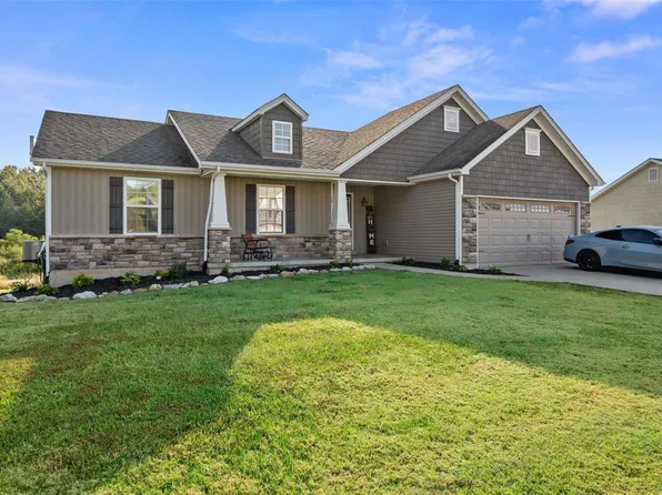 16 Hunters Pointe Dr, Winfield, MO 63389