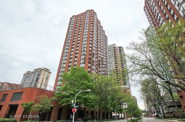 1st image of 899 S Plymouth Ct APT 303