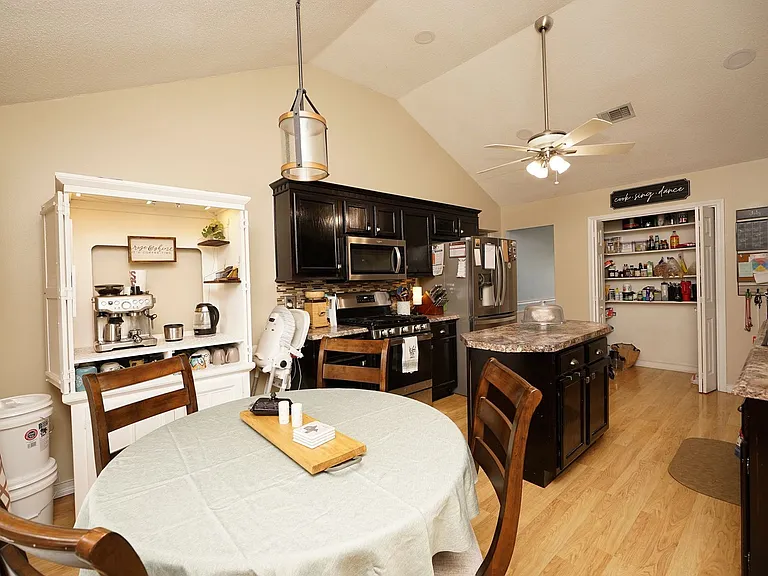 704 Becky Thatcher Ct — Photo 19