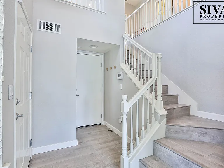 344 Jackson St — Photo 2