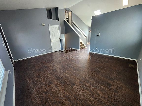 3rd image of 327 W 116th Pl
