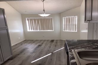 3rd image of 1328 Sunblossom St