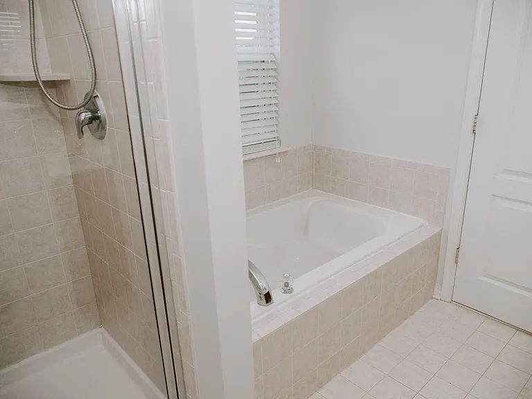 110 Quinton Oaks Cir — Photo 22