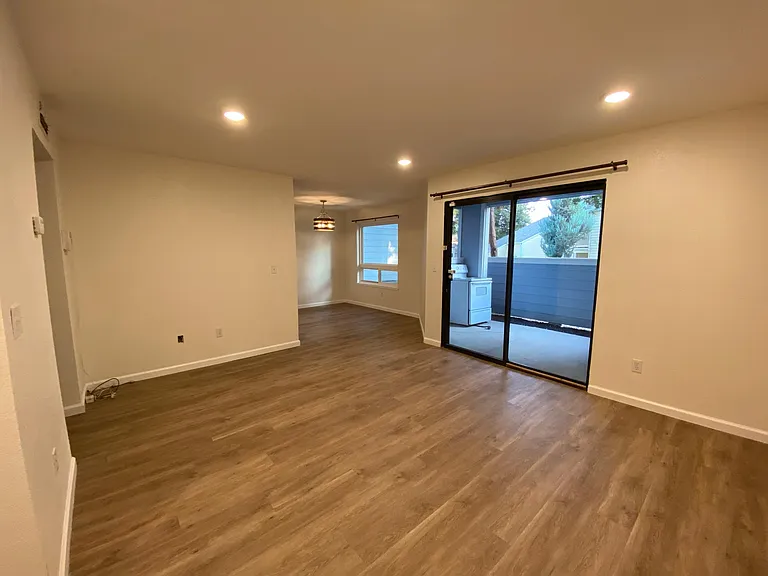 2710 Ivy Ln — Photo 3