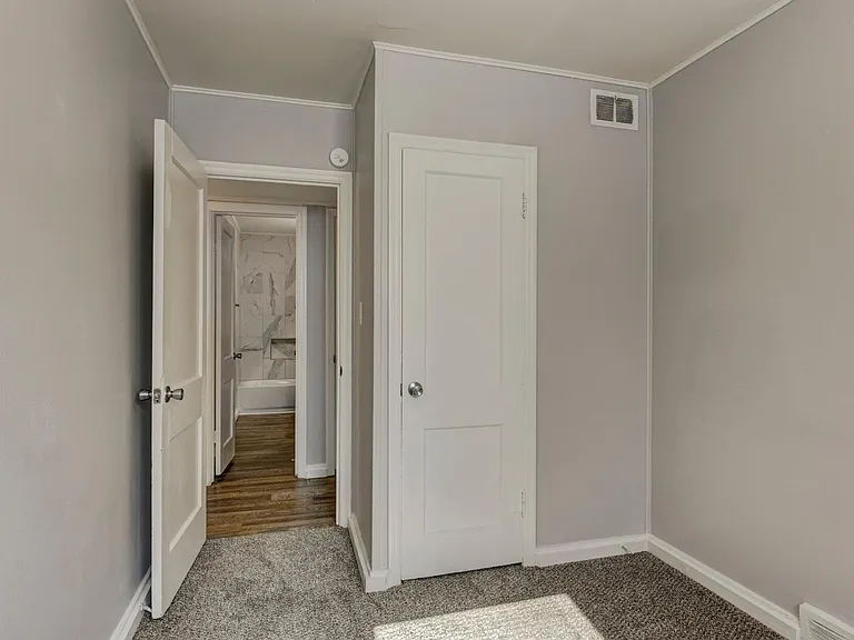 2206 Crawford St — Photo 14