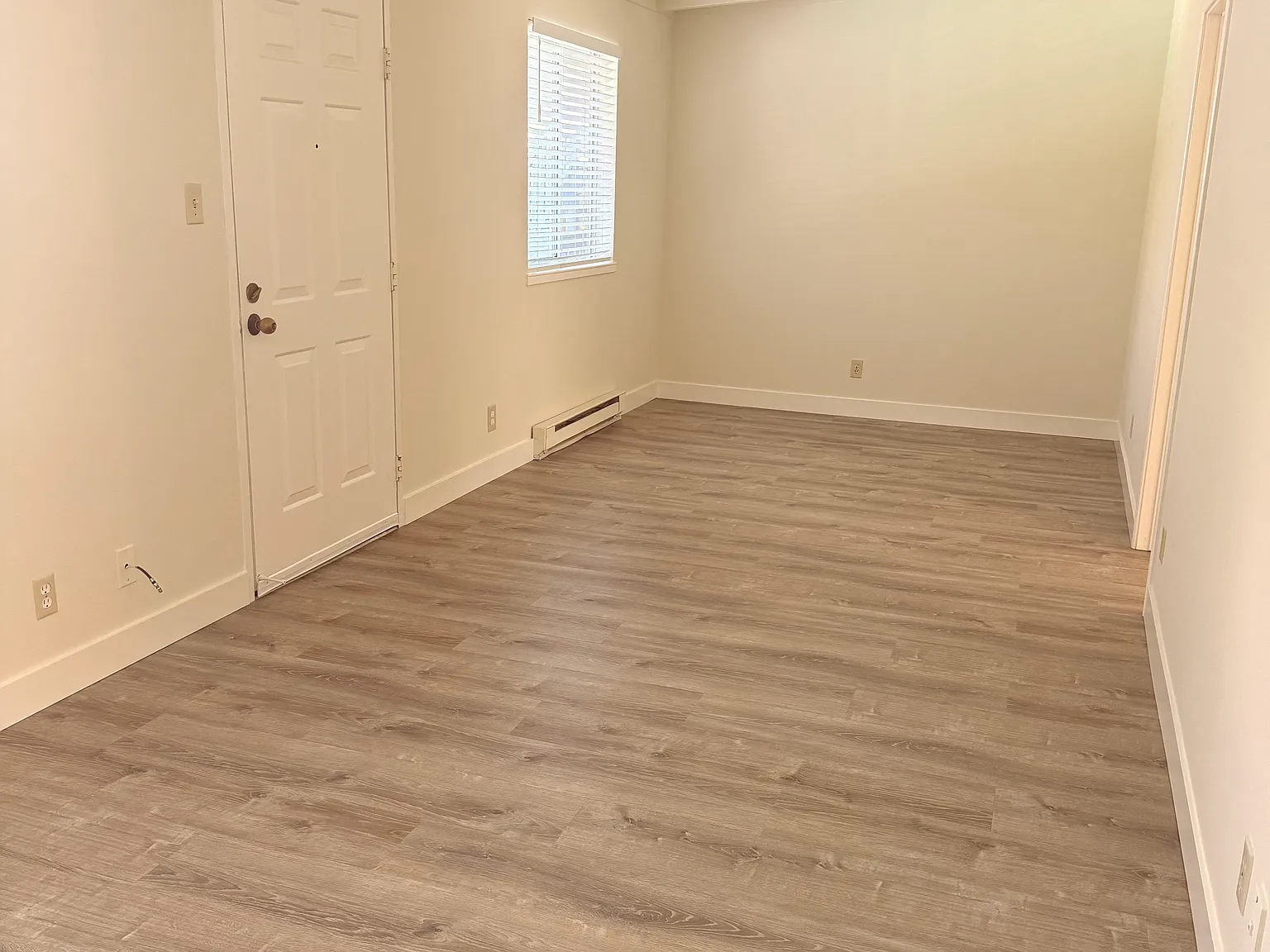 1563 Lincoln Ave — Photo 2