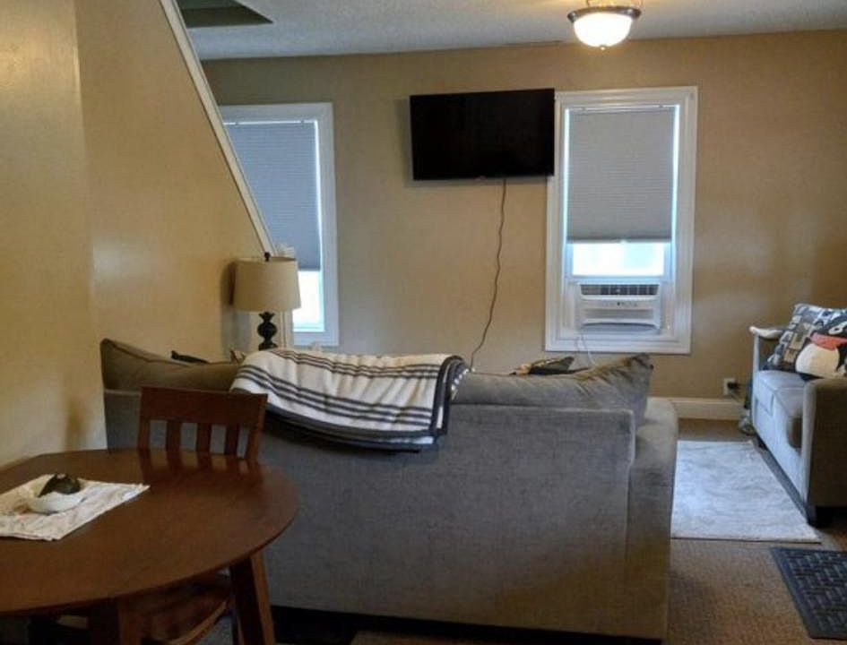 2nd image of 8 Bates Ct #3