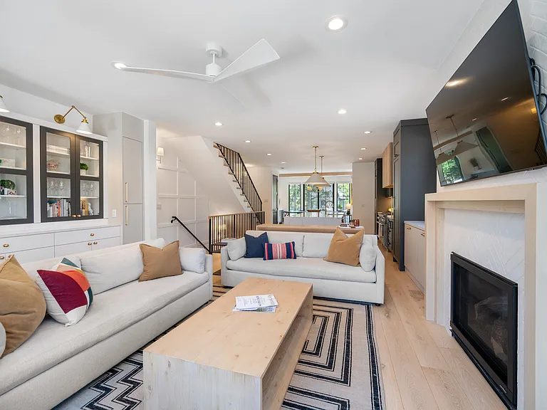 528 S Gaylord St — Photo 22
