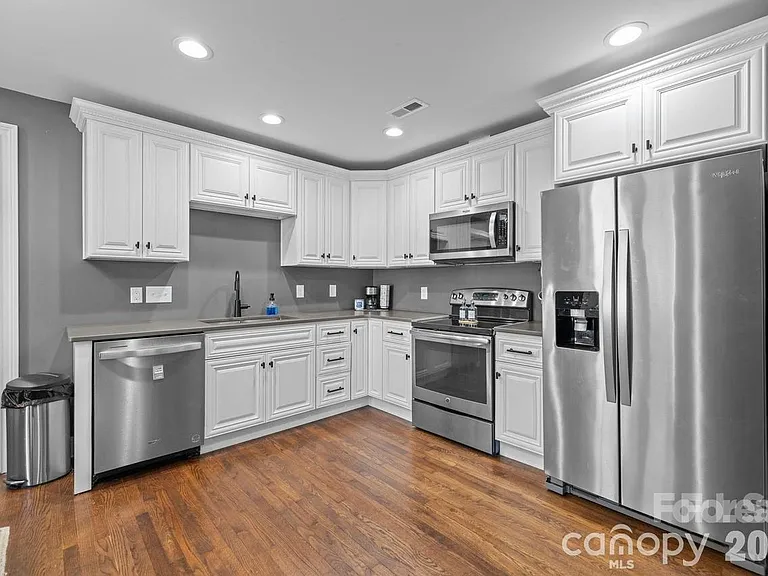 1501 Herrin Ave — Photo 12