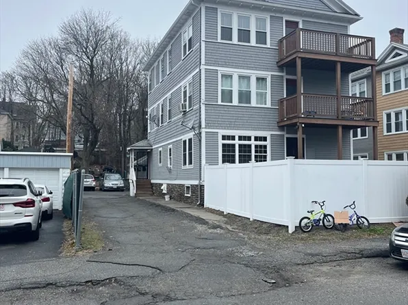 41 Hooper St, Worcester, MA 01605