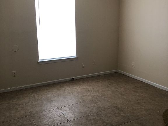 3rd image of 501 Root Ave APT 6