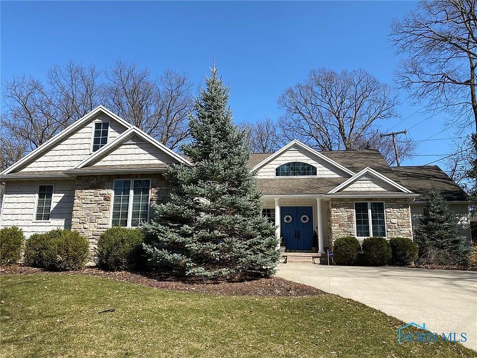 1st image of 450 Forest Dr