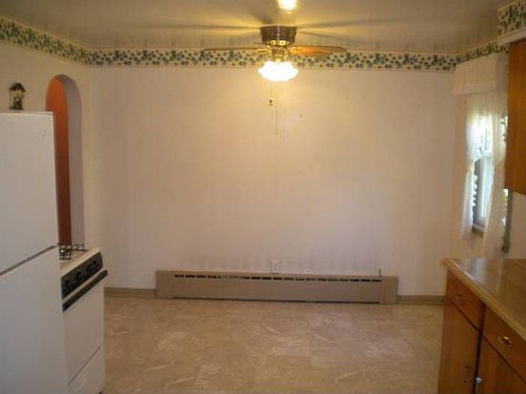 1036 Eat in Kitchen