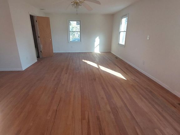 4th image of 2204 Rifle Range Rd