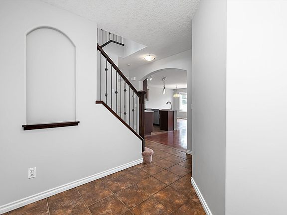 5th image of 205 Macewan Rd SW