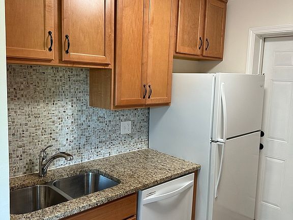 3rd image of 346 Farmingdale Cir #346