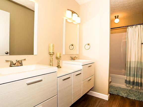 3rd image of 3709 Ellerdale Dr