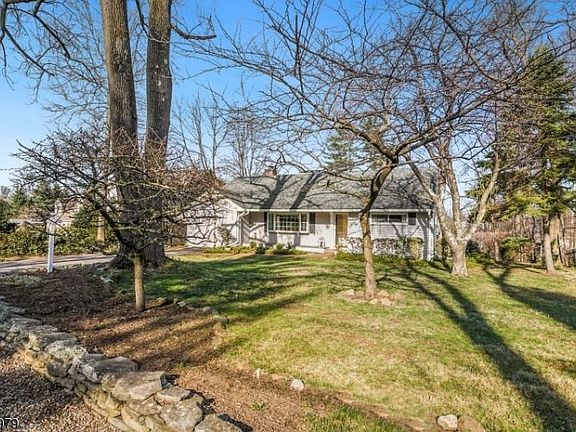 3rd image of 27 Park Ln