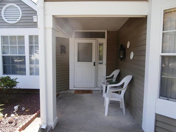 2nd image of 1141A Canterbury Dr