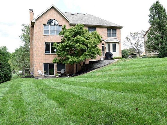 3rd image of 583 Miami Crest Dr