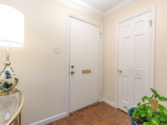 4th image of 8 Kingsbridge Way