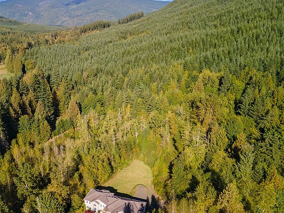 2nd image of 795 Summerhill Drive