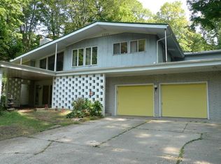 11654 Long Lake Dr NW, Sparta, MI 49345