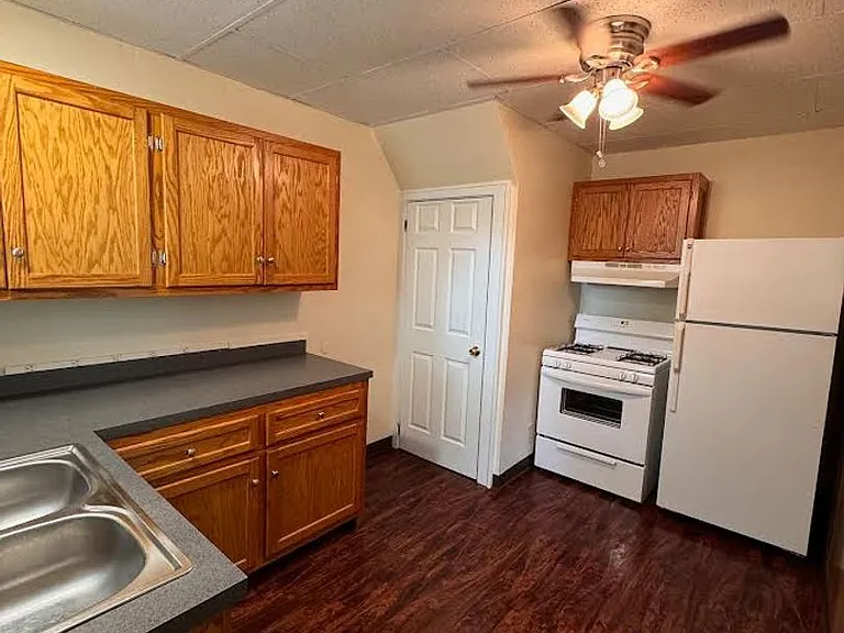 453 E Kline St — Photo 20
