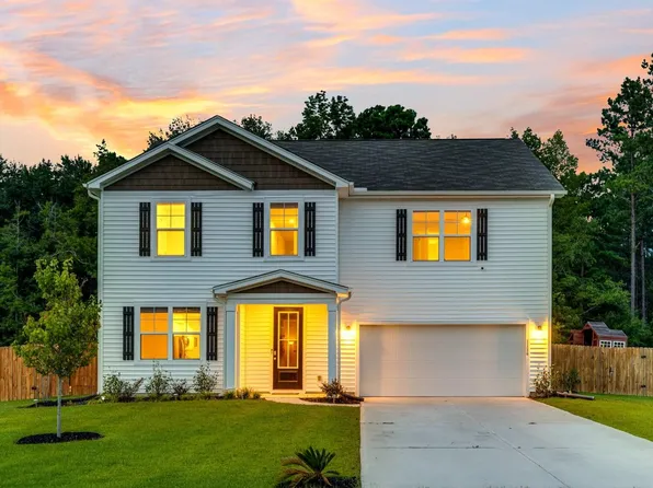 1136 Wading Point Blvd, Huger, SC 29450