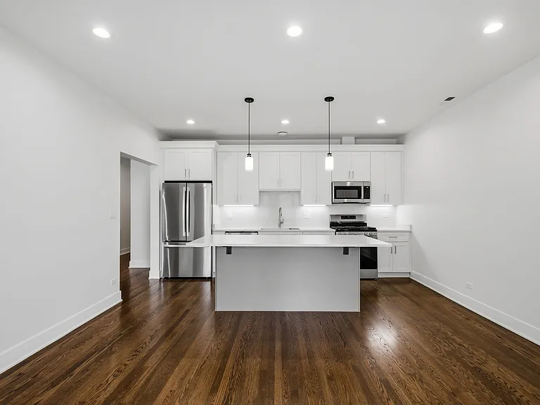 6914 N Sheridan Rd #1 — Photo 6
