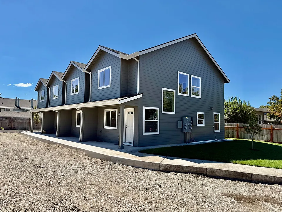 2673-2687 S Cloverleaf Loop
