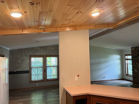 3rd image of 2450 Beech Dr #185