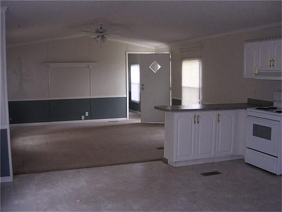 5th image of 228 W Oak Lee Dr