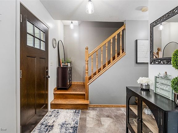 2nd image of 3708 Oakview Dr