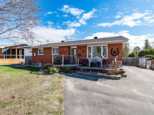 70 Selkirk St, Petawawa, ON K8H 1P4