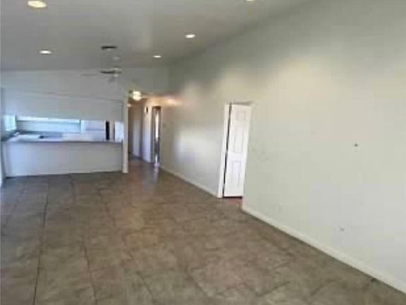 5th image of 3948 Applecrest St