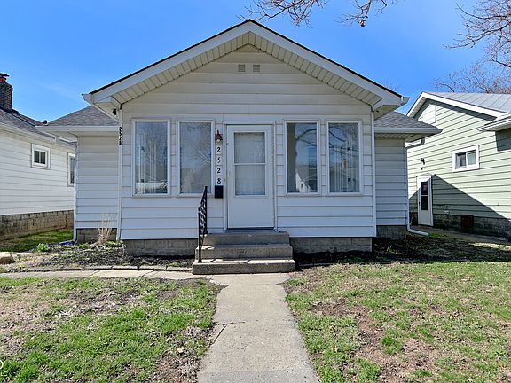 5th image of 2528 S New Jersey St