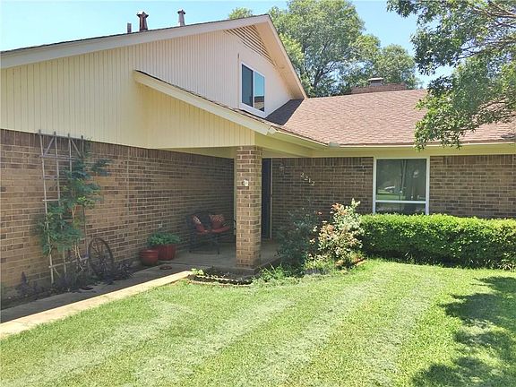 3rd image of 2212 Avenue Q