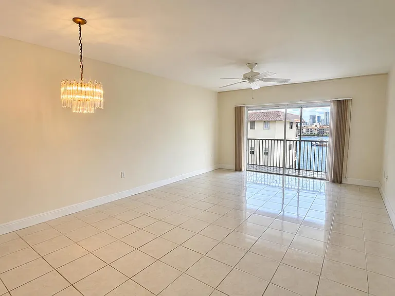 2200 Diana Dr #410 — Photo 5