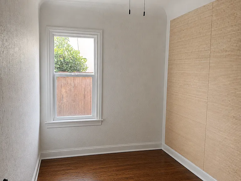 2132 Cedar Ave — Photo 7