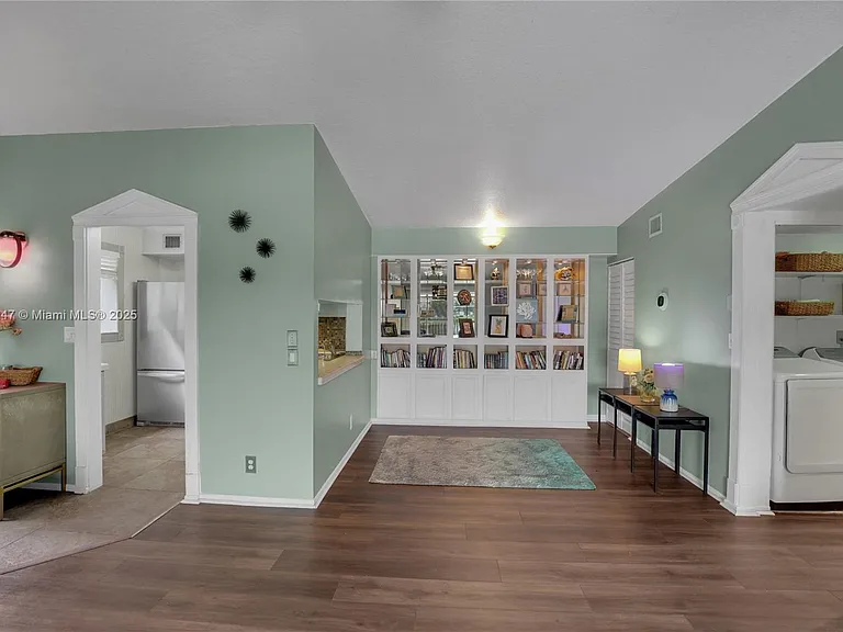 2737 S Oakland Forest Dr #204 — Photo 9