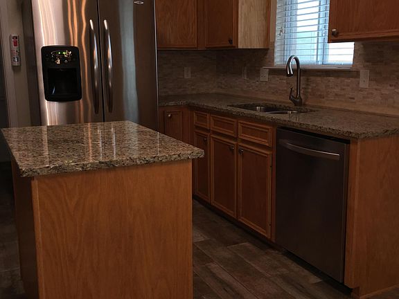 3rd image of 105 E Great Plains Trl