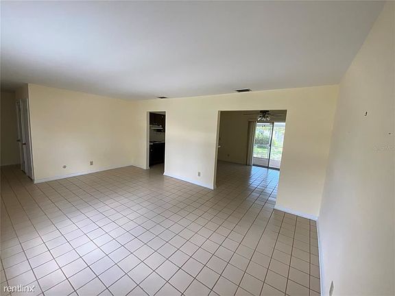 3rd image of 7918 N Woodlynne Ave