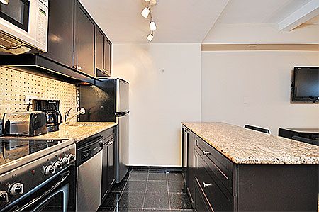 3rd image of 150 W 51st St APT 1105